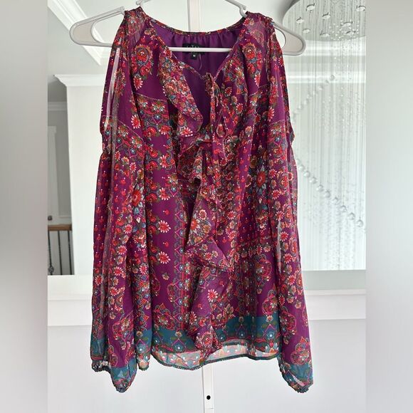 1.State Printed cold shoulder top - Picture 5 of 5